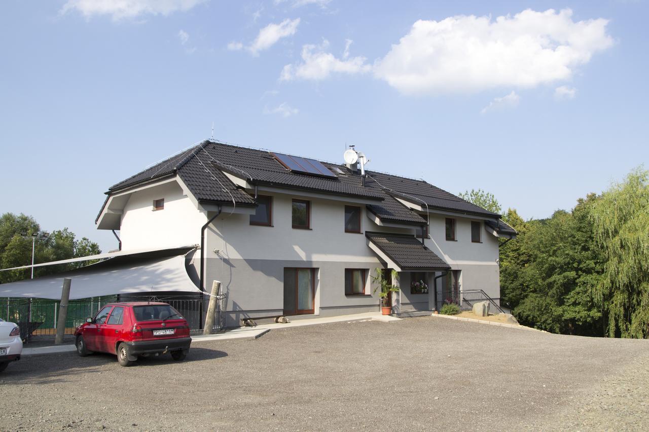 Penzion Trio Hotel Trnkov Exterior photo